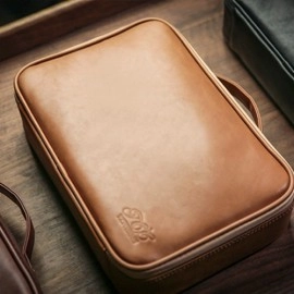 Luxury Close-Up Bag (Camel Brown) by TCC