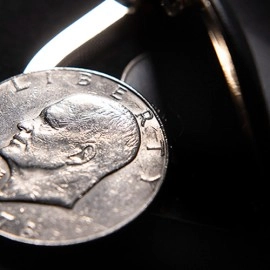 Split Focus Eisenhower (Gimmicks and Online Instructions) by Greg Wilson