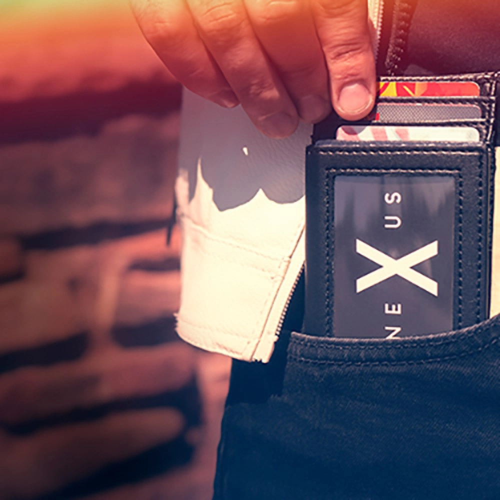 Nexus Wallet (Gimmick & Online Instructions) by Javier Fuenmayor