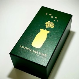 Snowflake Vase by Leon and Leno