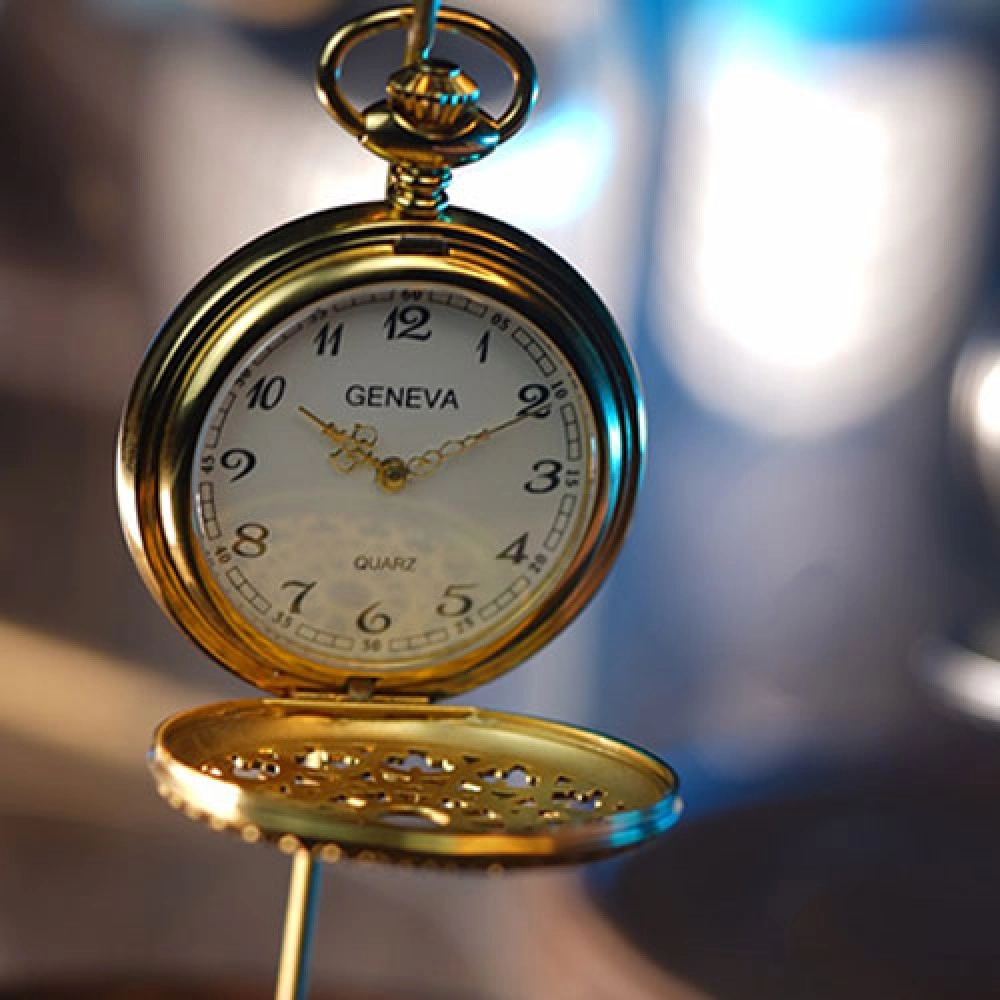 Infinity Pocket Watch V3 - Gold Case White Dial / STD Version (Gimmick and Online Instructions) by Bluether Magic