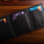 The Peek Wallet (Jaks Style) (Gimmick and Online Instructions) by Secret Tannery