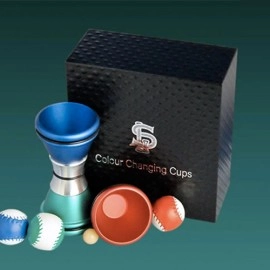 Colour Changing Cups by Leo Smetsers
