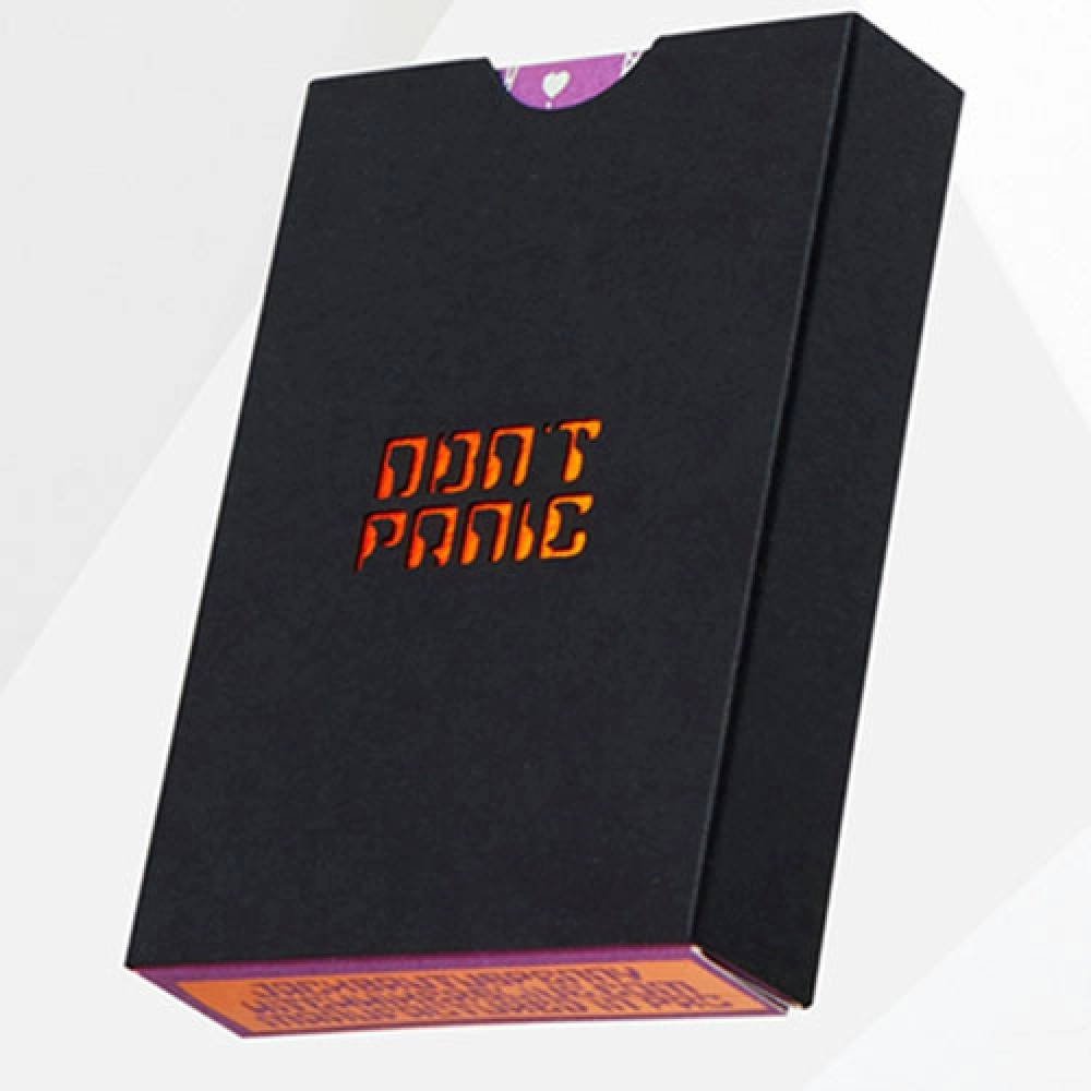 Spielkarten The Hitchhiker's Guide to The Galaxy- The Infinite Improbability Deck (Don't Panic Purple)