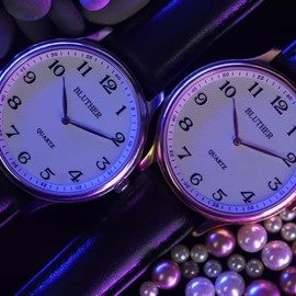Infinity Watch V3 - Gold Case White Dial / PEN Version (Gimmick and Online Instructions) by Bluether Magic