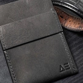 Wallet (Gimmicks and Online Instructions) by Nicholas Lawrence