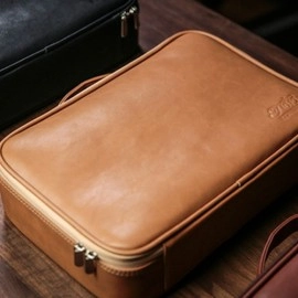 Luxury Close-Up Bag (Camel Brown) by TCC