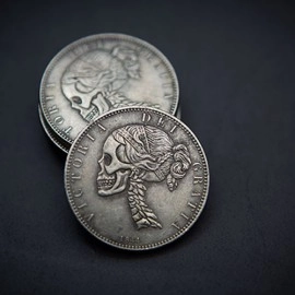 VICTORIA SKULL HEAD COIN by Men Zi  Magic