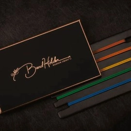 Rubber Band Holder (Gimmick and Online Instructions) by Hanson Chien
