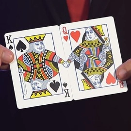 ROYAL COUPLE RED by Gustavo Sereno and Gee Magic