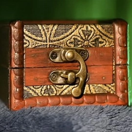 The Lucky Stone (Gimmicks and Online Instructions) by Luca Volpe and Alan Wong